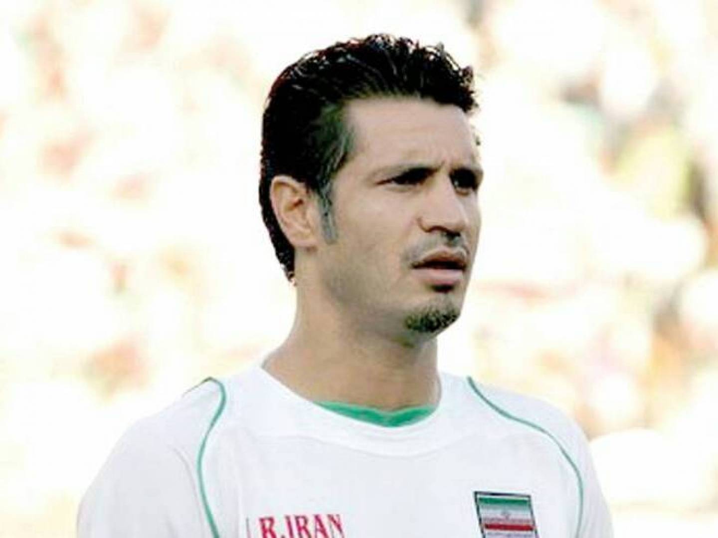 الهداف الإيراني علي دائي يحمل الرئيس الإيراني السابق محمود أحمدي نجاد مسؤولية الخسارة أمام السعودية عام 2009