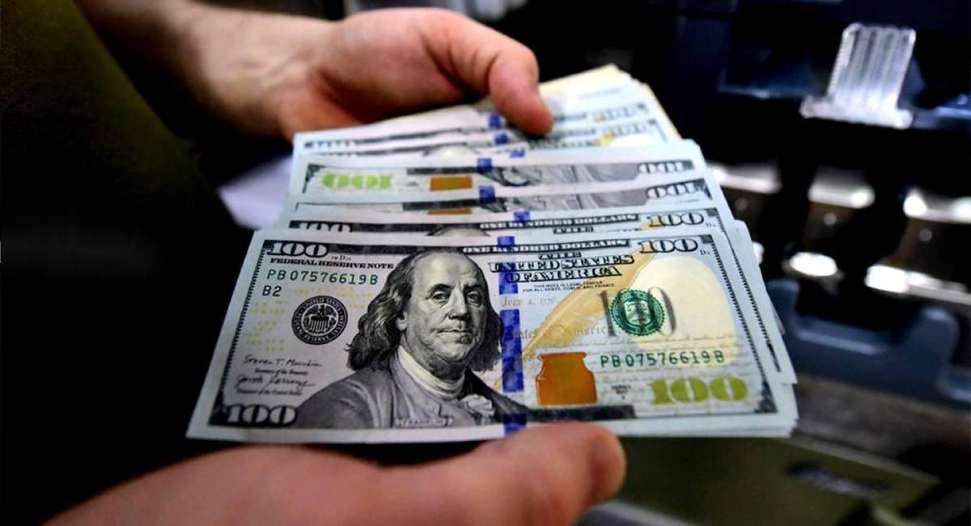 ارتفاع سعر الدولار في اليمن اليوم 06 تموز .. مقابل تراجع كبير للريال اليمني 