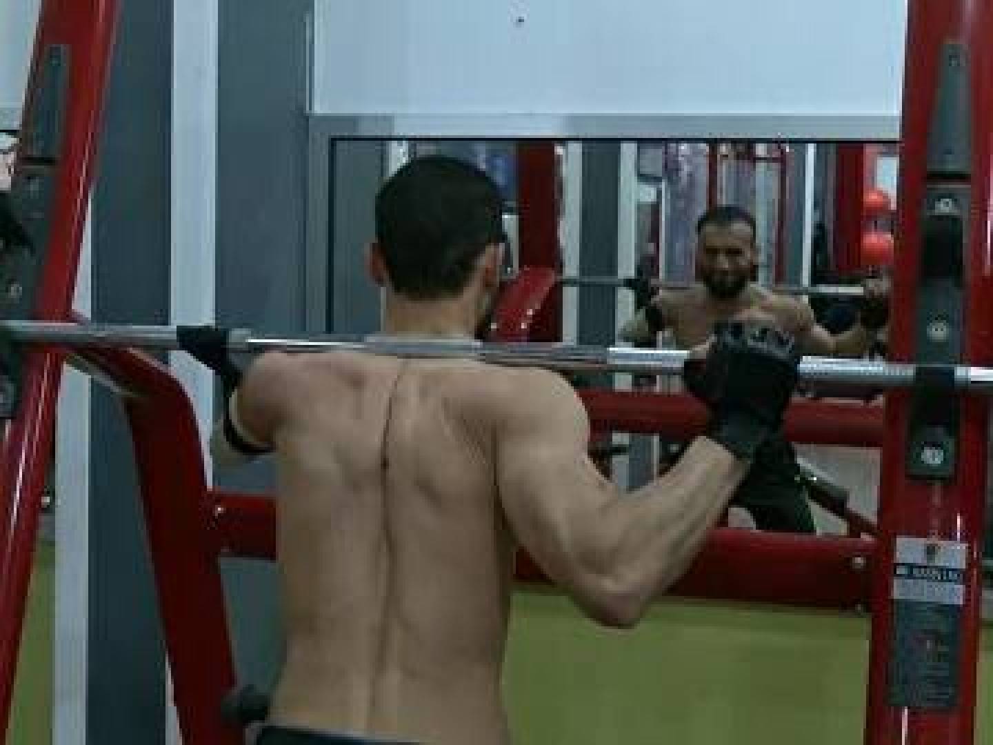 الفلسطيني نضال الداعور يتغلب على إعاقته ويصبح لاعبا ومدربا في رياضة كمال الأجسام  .. فيديو و صور 