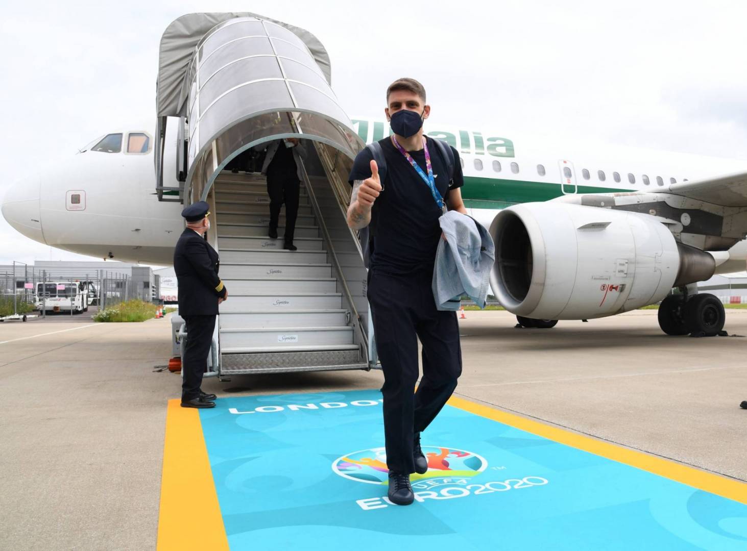 بالصور المنتخب الإيطالي يصل لندن لمواجهة منتخب إنجلترا في نهائي كأس الأمم الأوروبية غدا