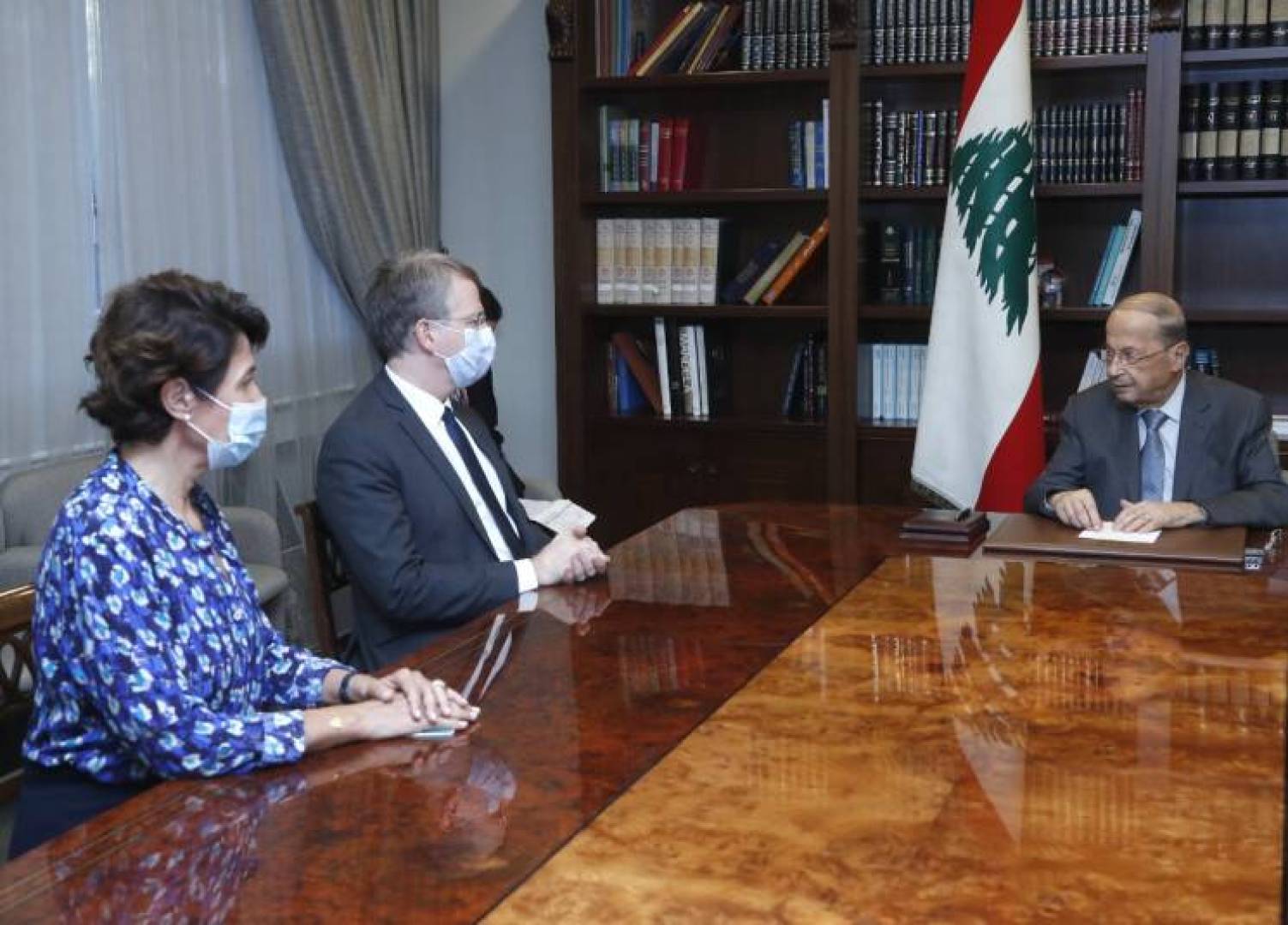 الرئيس عون يأمل بالمؤشرات الإيجابية من لقاءه الحريري والموفد الفرنسي يطلب الإسراع في تشكيل الحكومة
