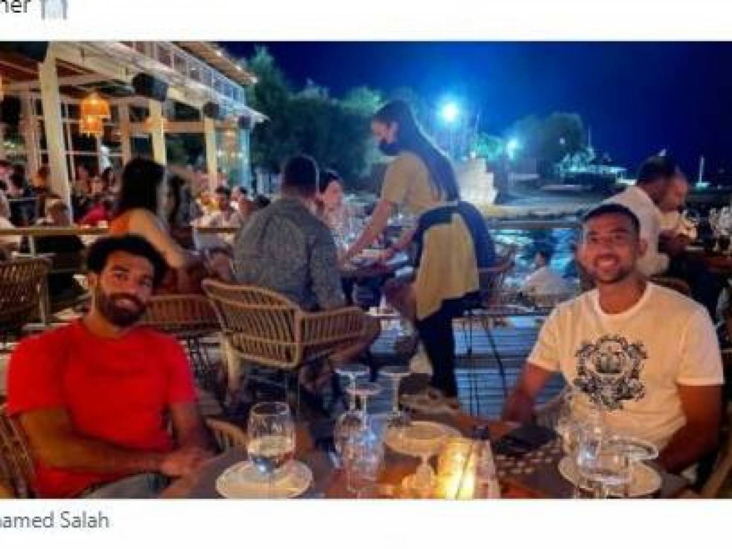 كوكا يستضيف محمد صلاح على العشاء في اليونان 