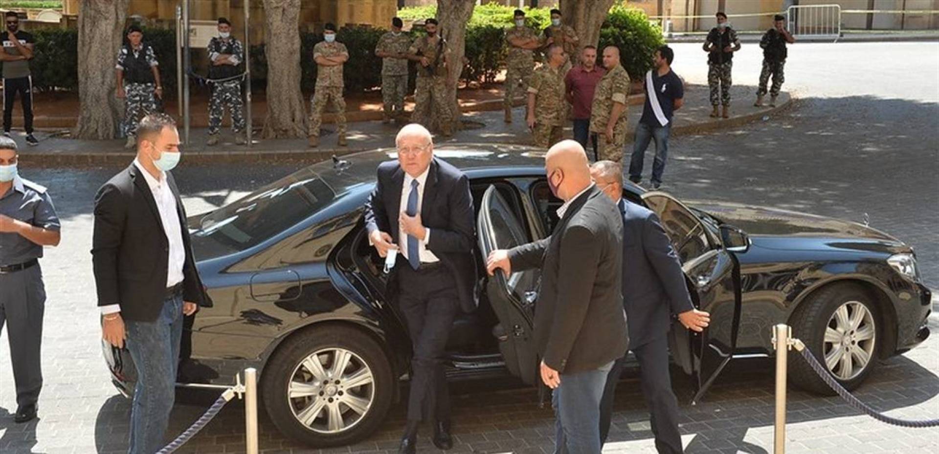 تأليف الحكومة اللبنانية .. إظهار للتفاؤل يصطدم بعقد التفاصيل