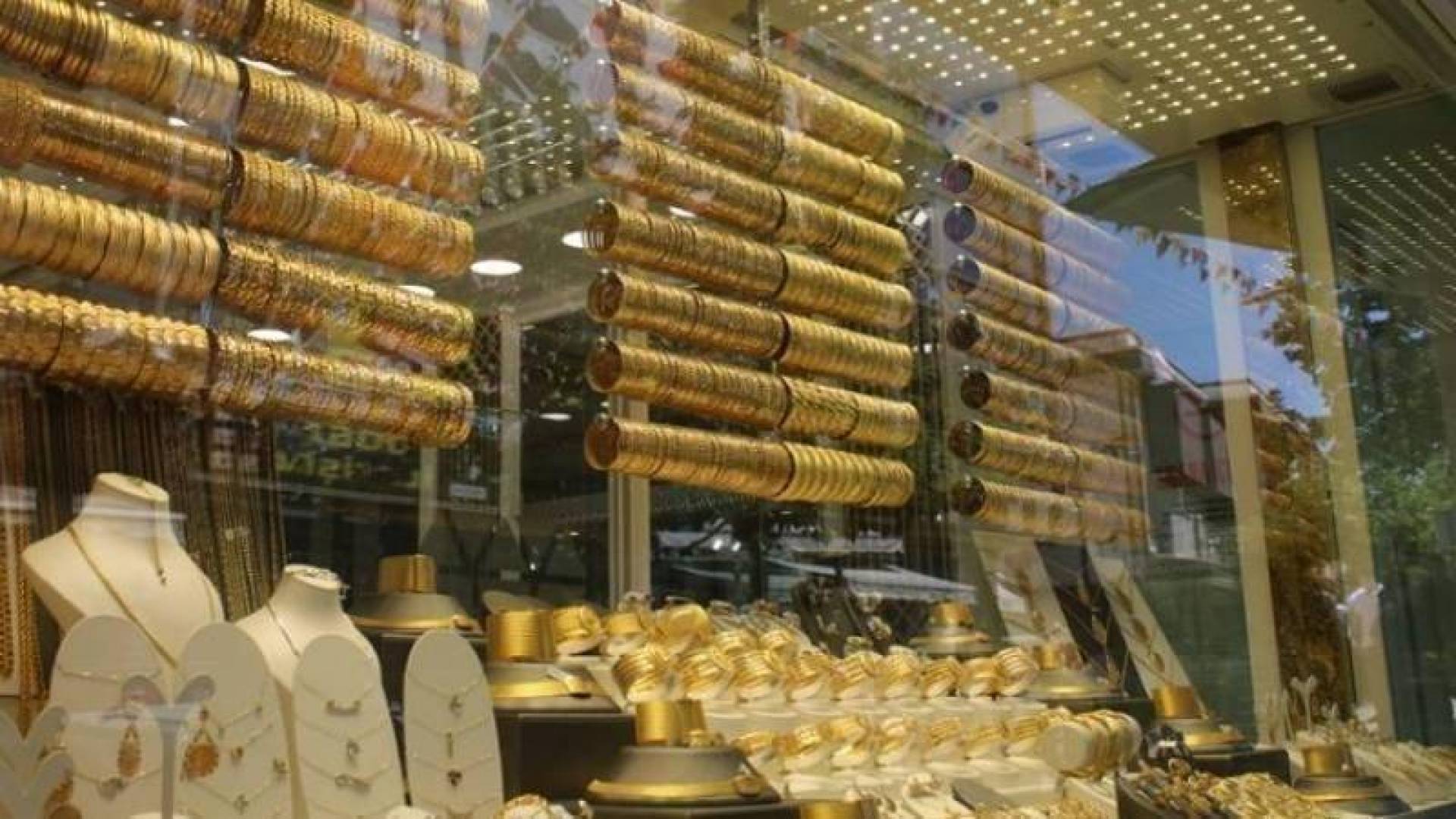تحسن سعر الذهب في الأردن اليوم السبت