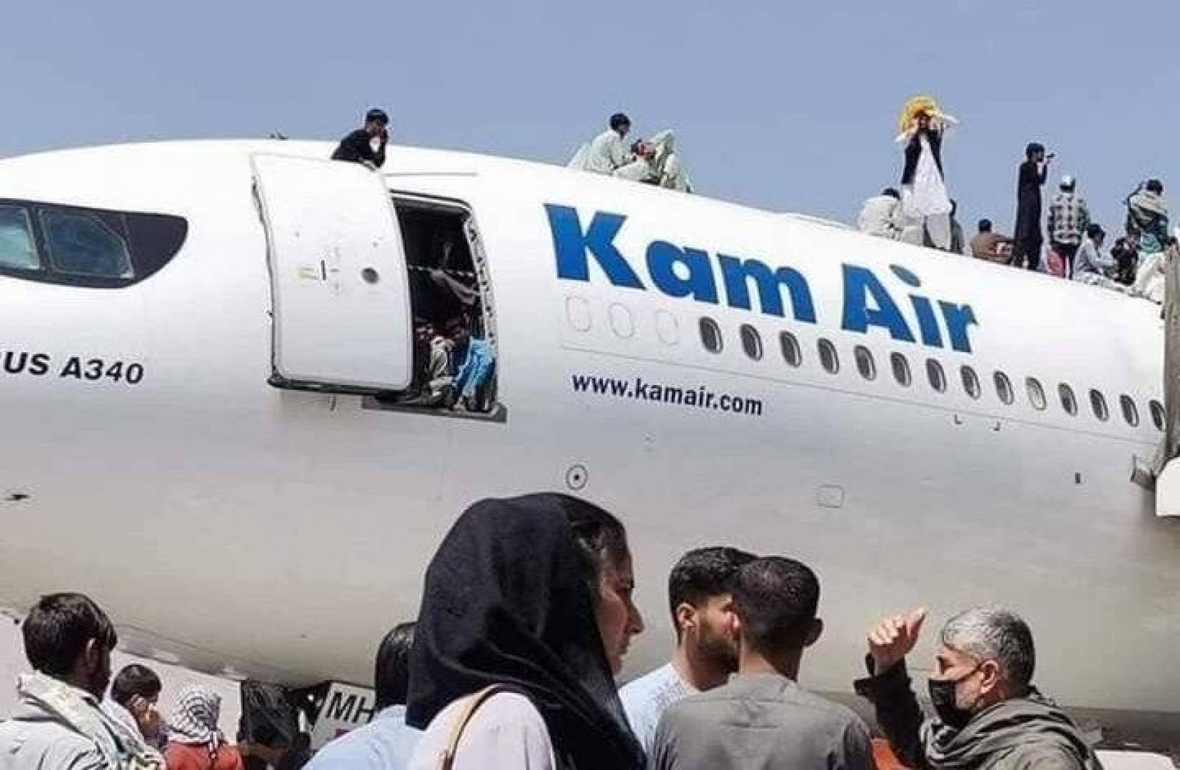 إيران توافق على استقبال عدد من الطائرات الأفغانية في مطاراتها
