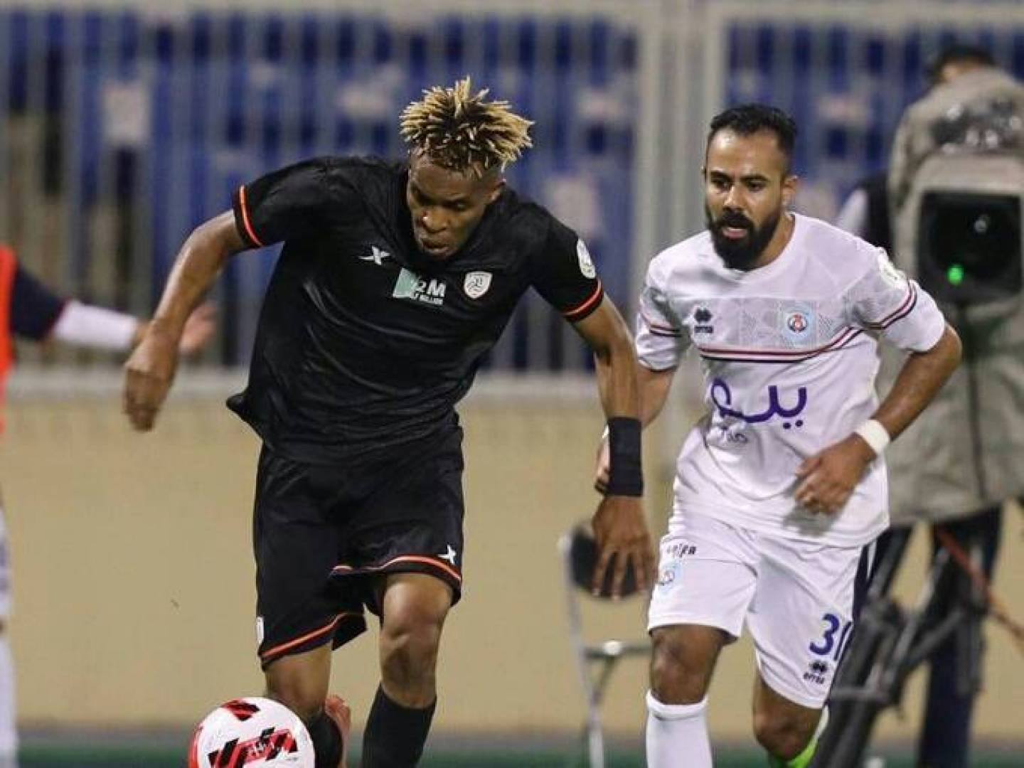 الشباب يسقط أمام أبها في الجولة الأولى من الدوري السعودي للمحترفين .. فيديو وصور