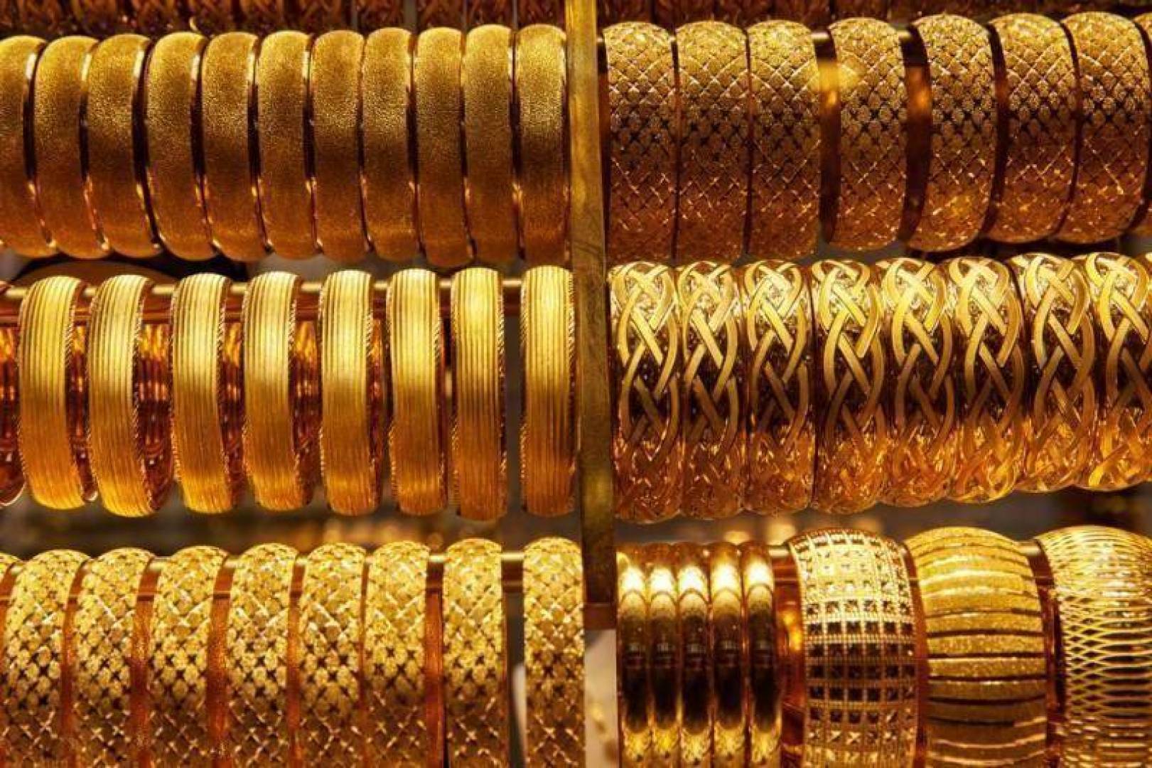 سعر الذهب في الإمارات اليوم .. يرتفع بشكل جزئي أمام الدرهم