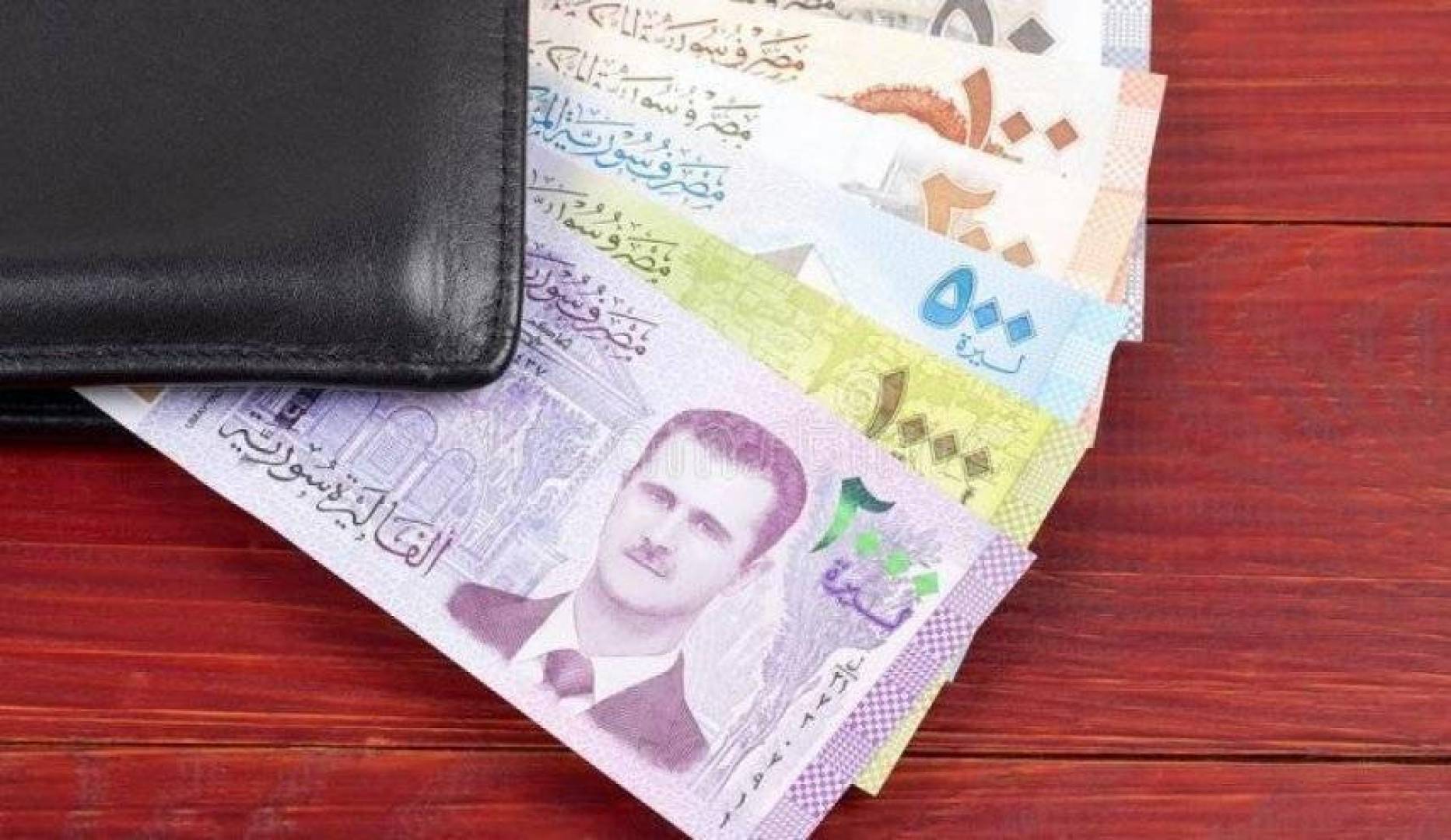 سعر الدولار في سوريا .. ارتفاع موازي في السوق السوداء