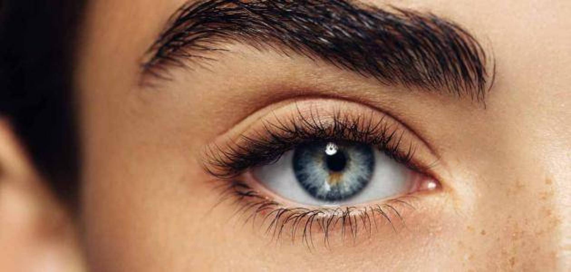 أربع طرق للحصول على عيون صافية ومتألقة
