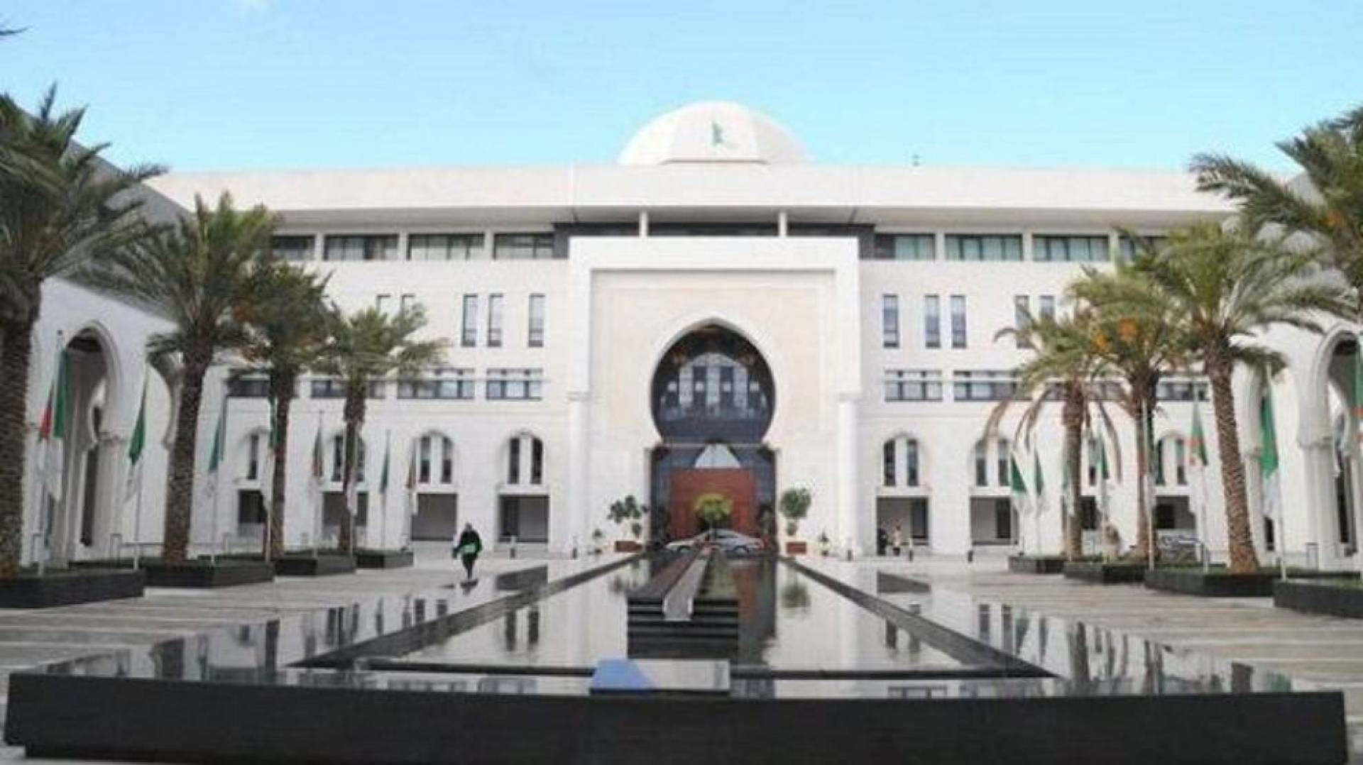 الرئاسة الجزائرية ترد على تصريحات الرئيس الفرنسي