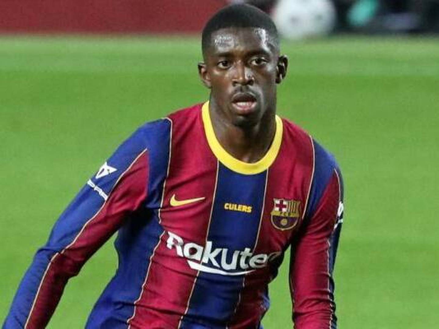 إدارة برشلونة تطالب لاعبها الفرنسي عثمان ديمبلي بالإسراع بتقرير مصيره مع النادي