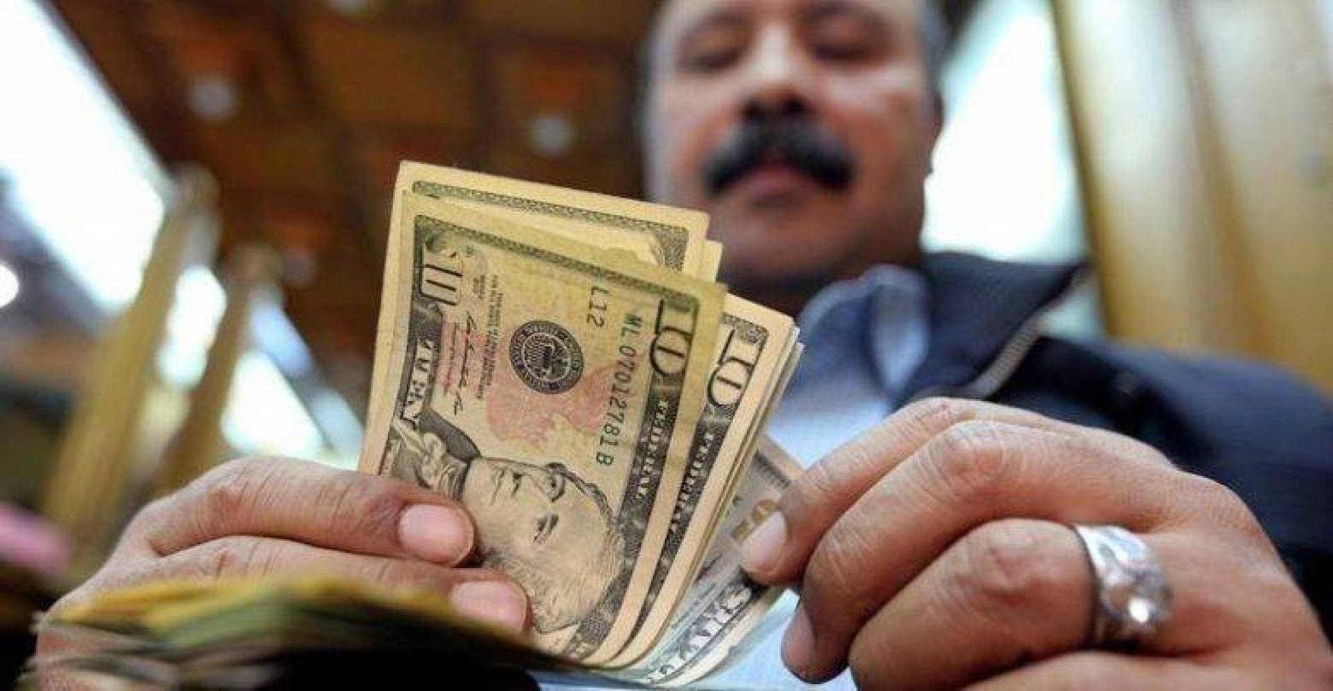 ارتفاع سعر الدولار في السودان مقابل الجنيه السوداني في السوق السوداء