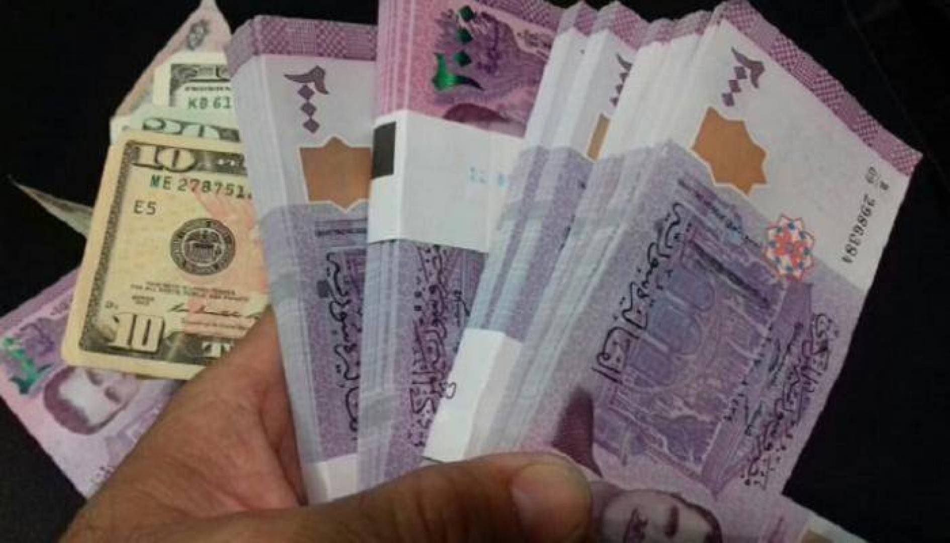 استمرار ارتفاع سعر الدولار في سوريا .. مقابل غياب الحلول