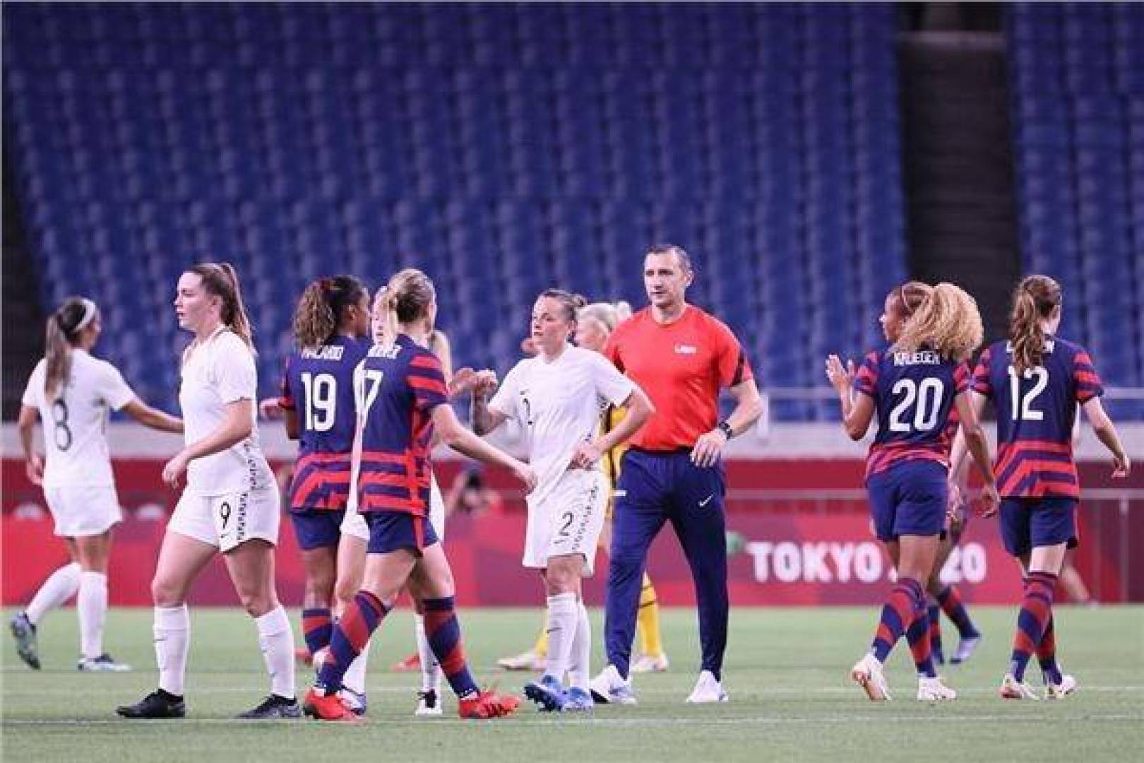 فضيحة جنسية تتسبب في إيقاف الدوري الأمريكي لكرة القدم للسيدات