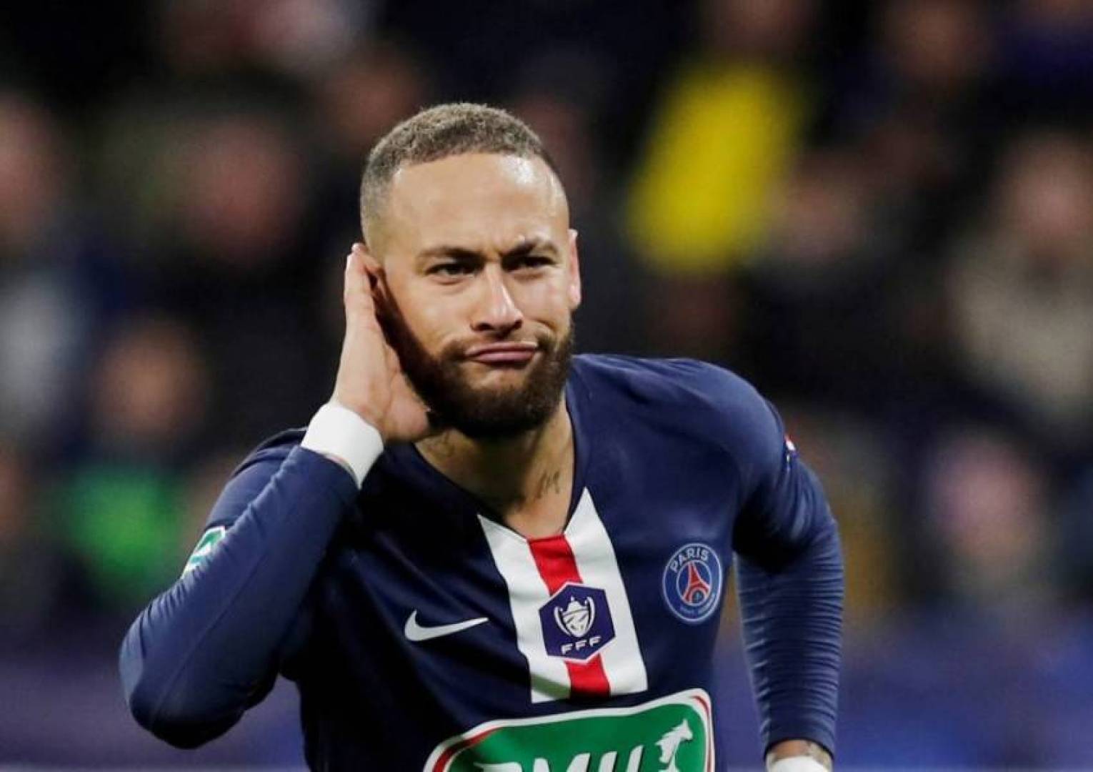 النجم البرازيلي نيمار دا سيلفا يسخر من تعطل تطبيقات فيسبوك وانستجرام و الواتس