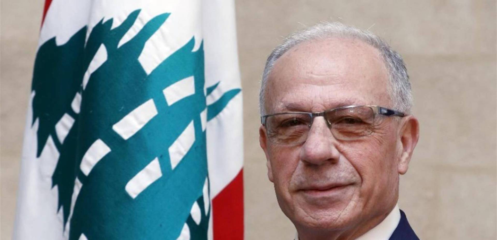 وزير الدفاع الوطني: مصير المحقق العدلي يتخذ في القضاء لا في السياسة