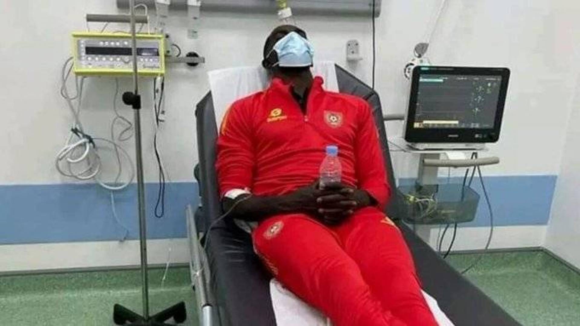 تسمم لاعبي غينيا بيساو يهدد مباراة المغرب بالإلغاء في تصفيات كأس العالم اليوم .. صور 