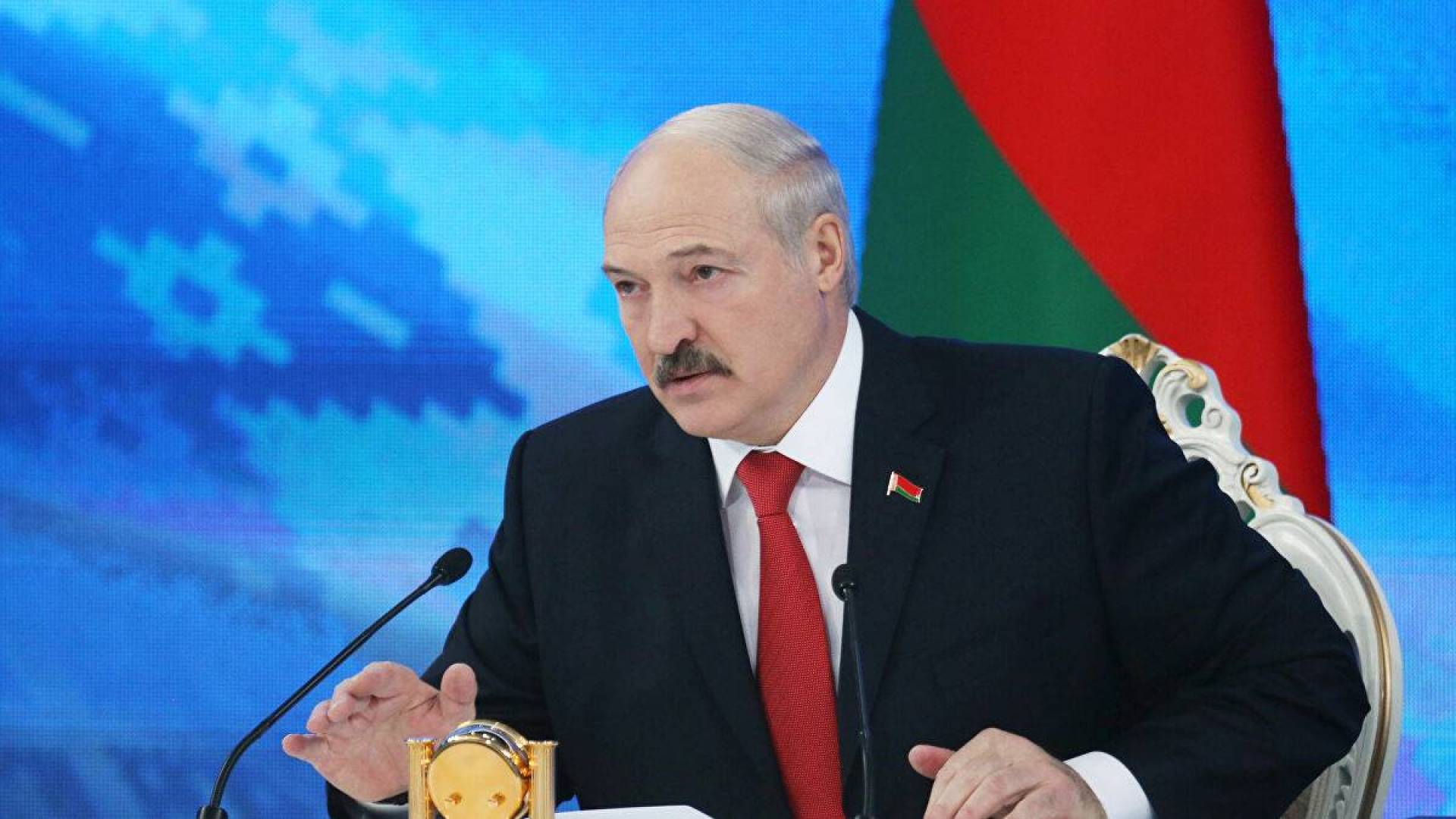 رئيس بيلاروس: إرسال بولندا دباباتها إلى الحدود مع بيلاروس ابتزاز
