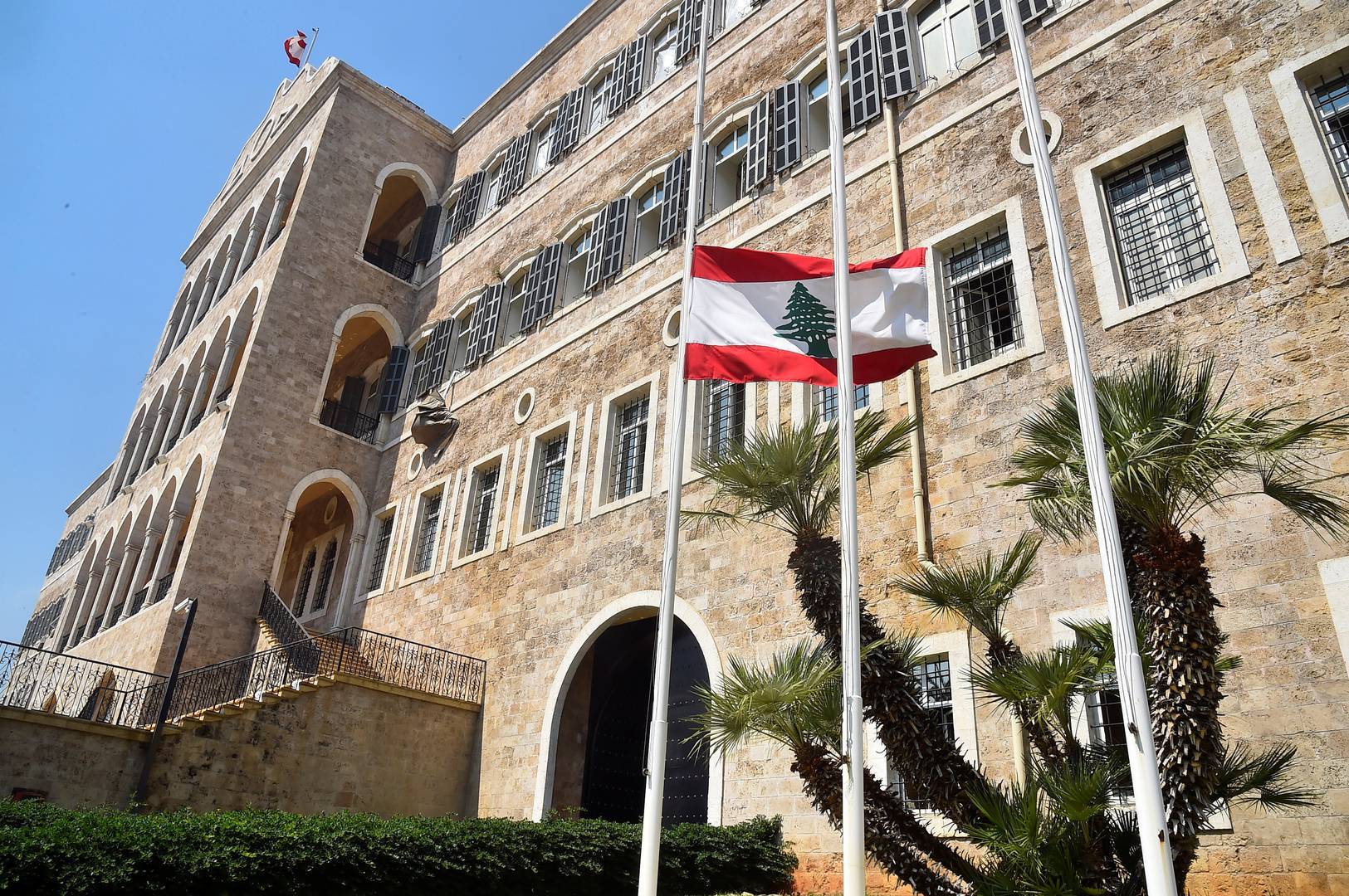 خلية الأزمة الوزارية تبحث في اجتماع سبل رأب الصدع مع السعودية