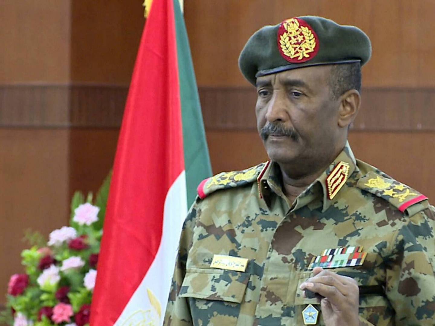 السودان: إطلاق سراح أربعة وزراء من حكومة رئيس الوزراء المعزول