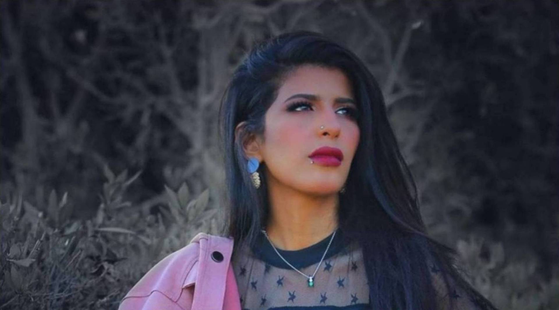 زوج أروى عمر يحرجها في أول ظهور لهما