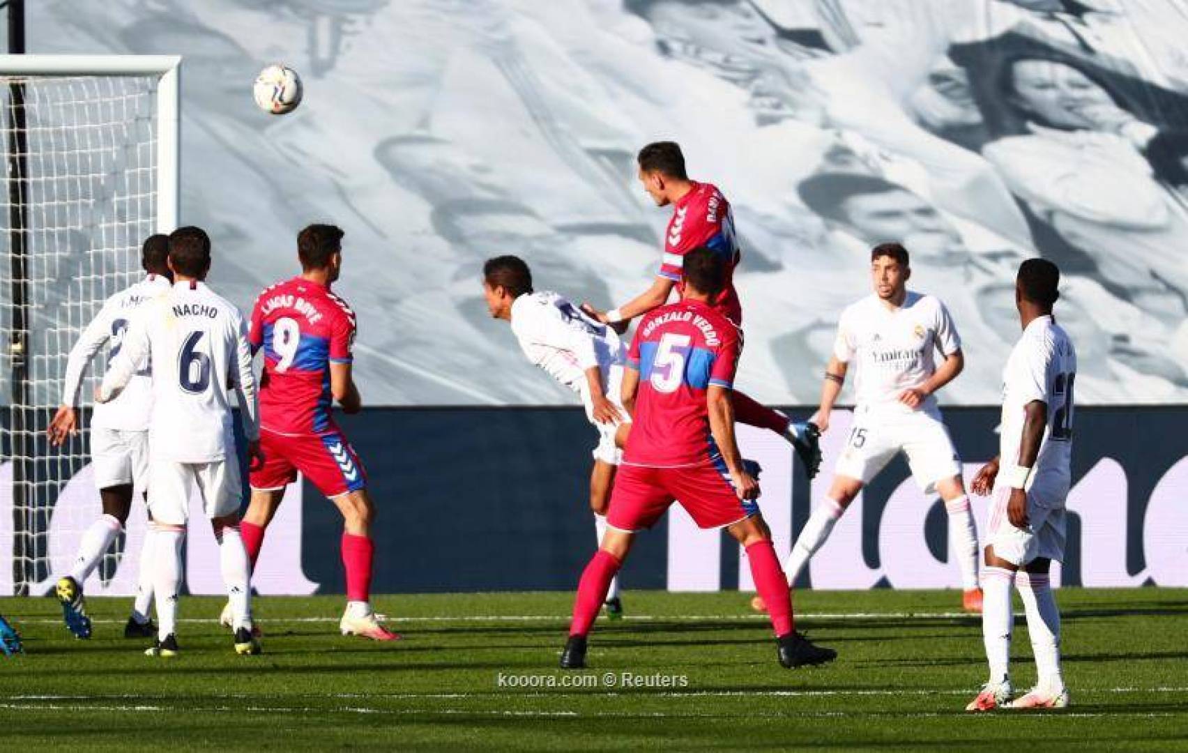 القنوات الناقلة لمباراة ريال مدريد ضد إلتشي في الدوري الإسباني الممتاز لكرة القدم 
