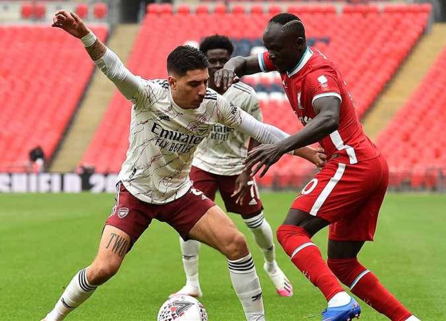 القنوات الناقلة لمباراة ليفربول وأرسنال في الدوري الإنجليزي الممتاز لكرة القدم 