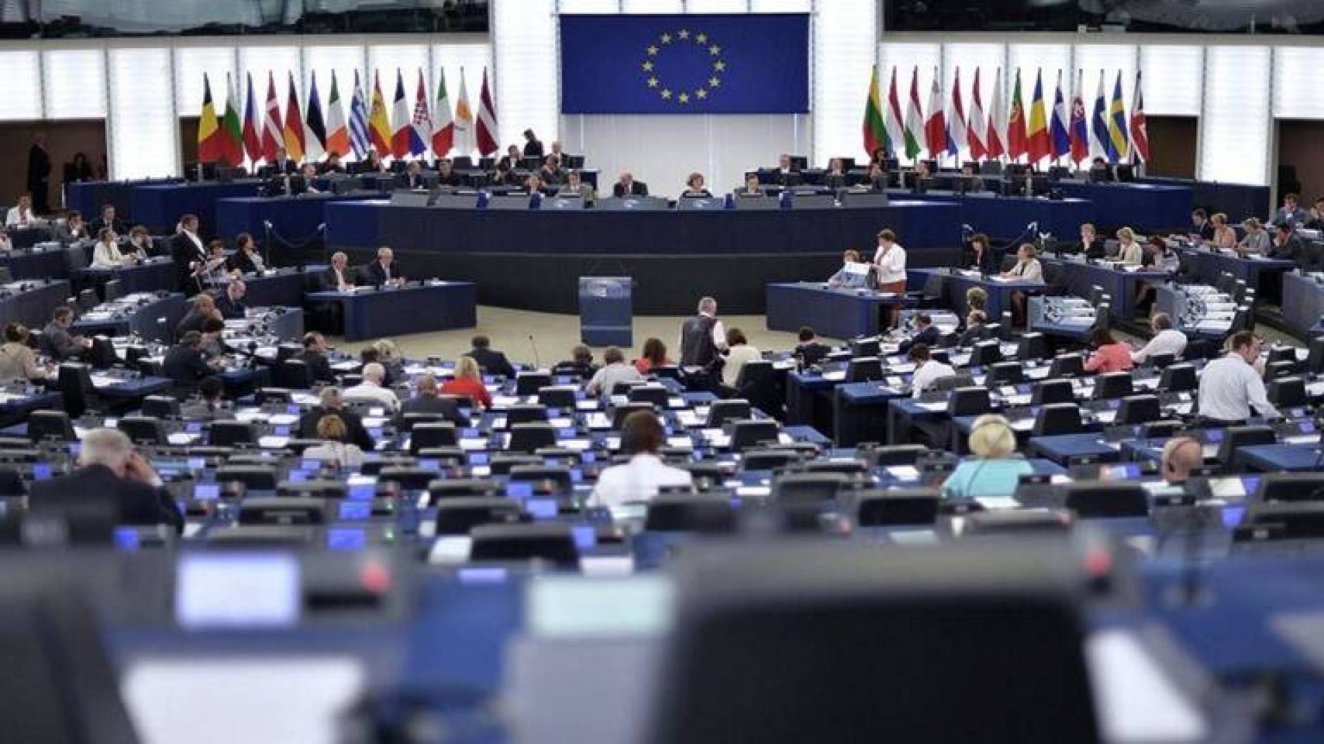 المفوضية الأوروبية تهدد بتشديد العقوبات على روسيا إذا صعدت تصرفاتها العدائية ضد أوكرانيا
