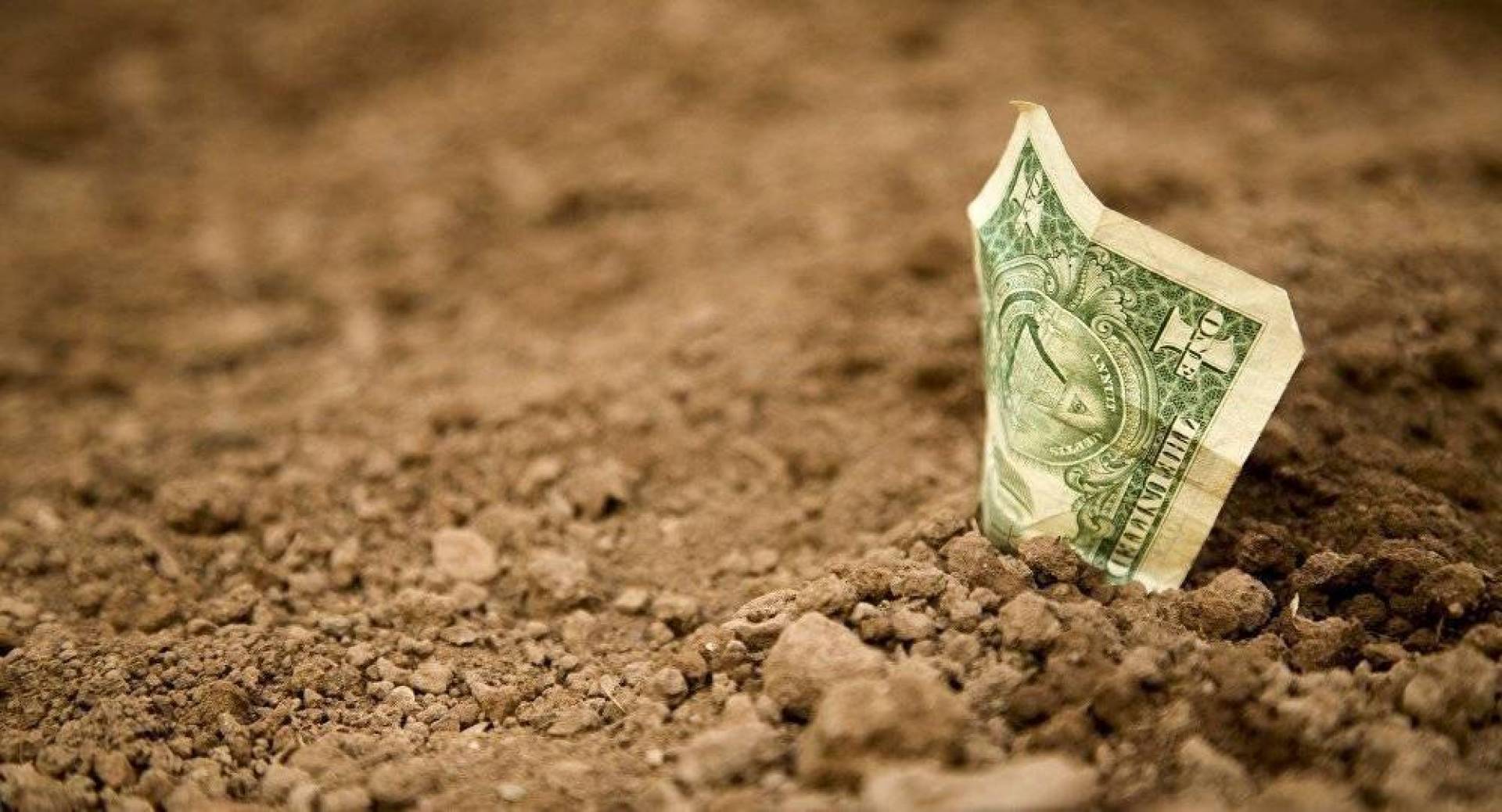 سعر الدولار في لبنان .. يسجل تصاعد مستمر بالتوازي مع أسعار المحروقات