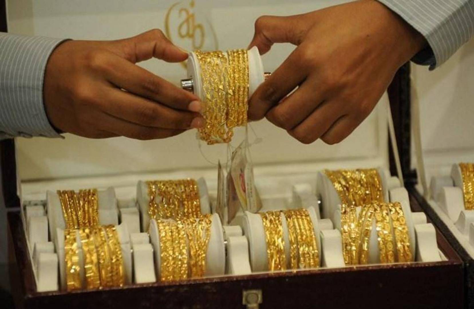 سعر الذهب في الإمارات بالدرهم .. بجميع العيارات المتداولة