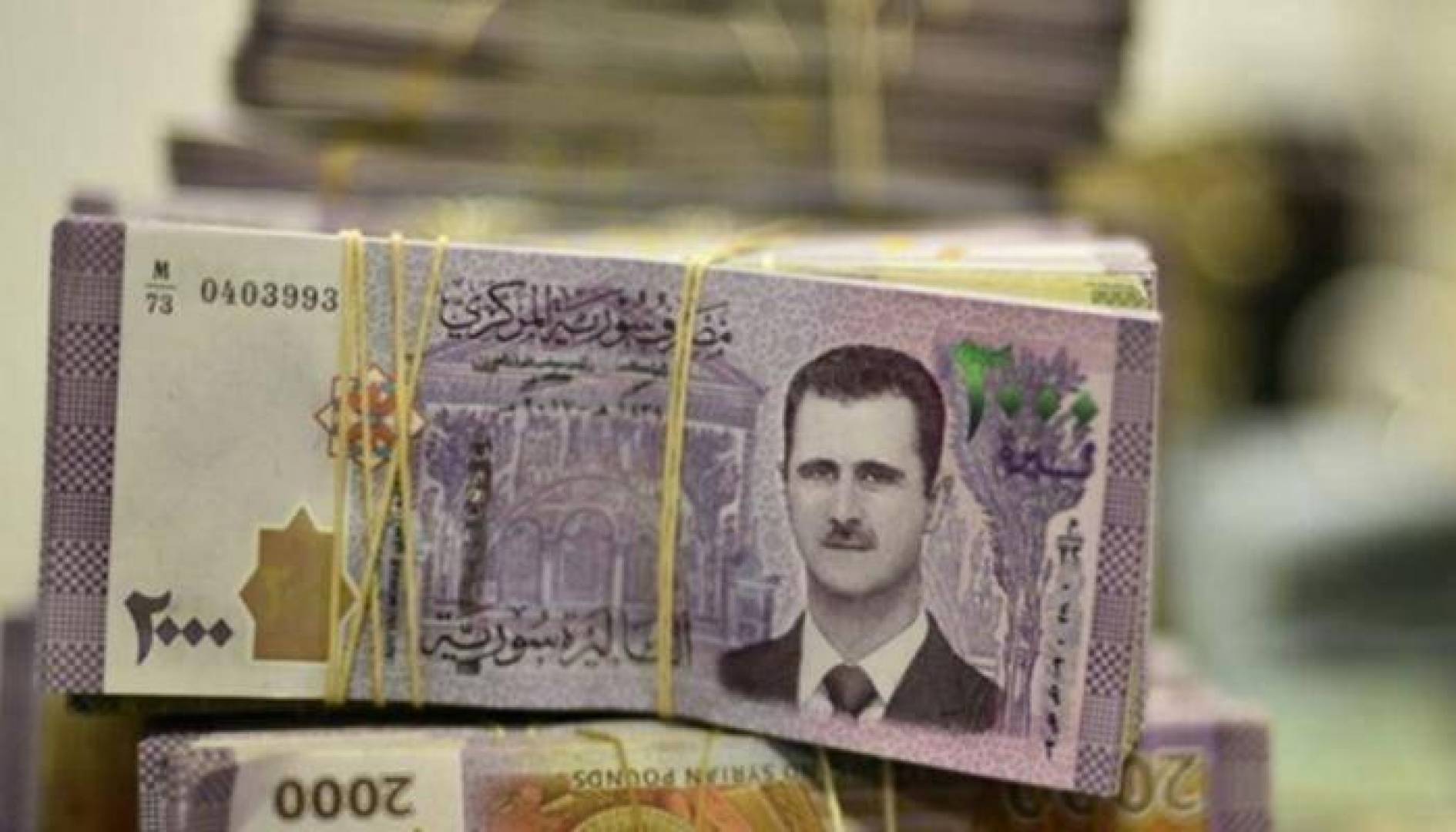 تصاعد سعر الدولار في سوريا .. بالتزامن مع رفع رواتب موظفي الدولة