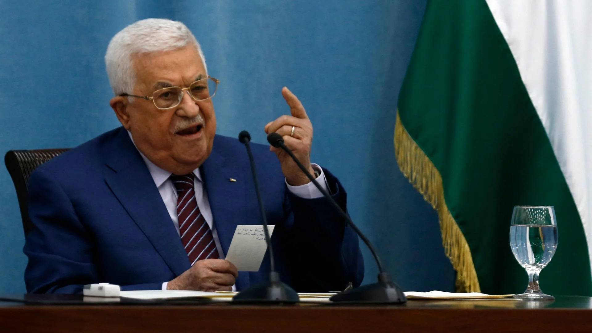 محمود عباس: القيادة الفلسطينية قررت مراجعة العلاقات والاتفاقات مع الحكومة الإسرائيلية