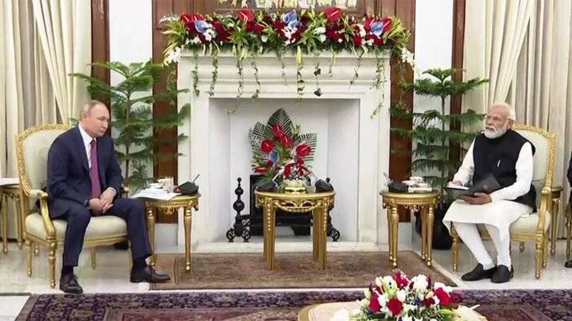 بوتين يصف الهند بالقوة العظمى ويبحث مع مودي تطوير العلاقات بين روسيا والهند