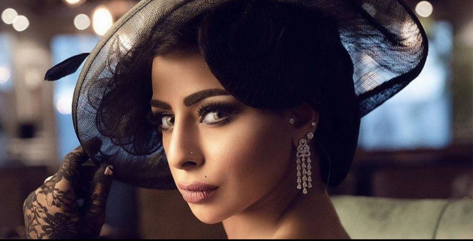 هند البلوشي تروج لـ عطر شغف بـ الحديث عن الرغبة المشتعلة 