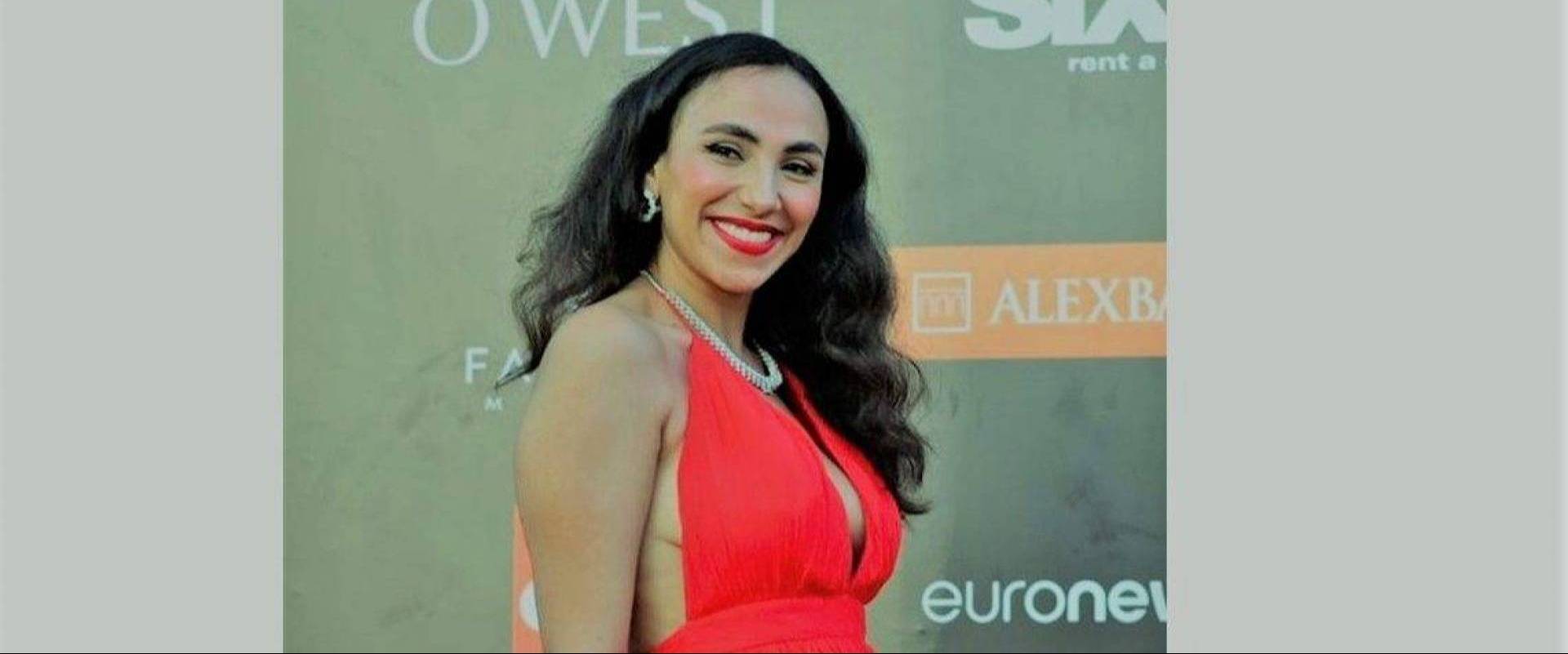 زينب غريب بـ وضعية جلوس جريئة في أحدث جلسة تصوير