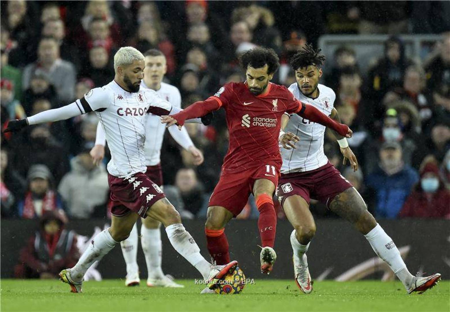 بالصور النجم المصري محمد صلاح يقود ليفربول لفوز ثمين على أستون فيلا في الدوري الإنجليزي الممتاز لكرة القدم 