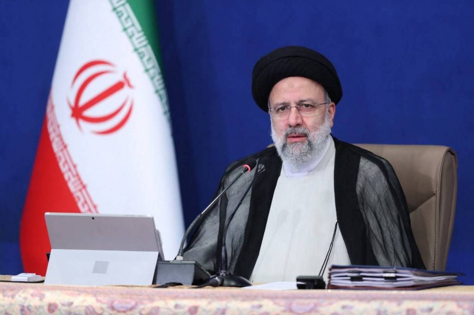 الرئيس الإيراني يطالب الحكومة بالحذر من محاولات مضمري السوء تدمير العلاقات بين إيران ودول الجوار