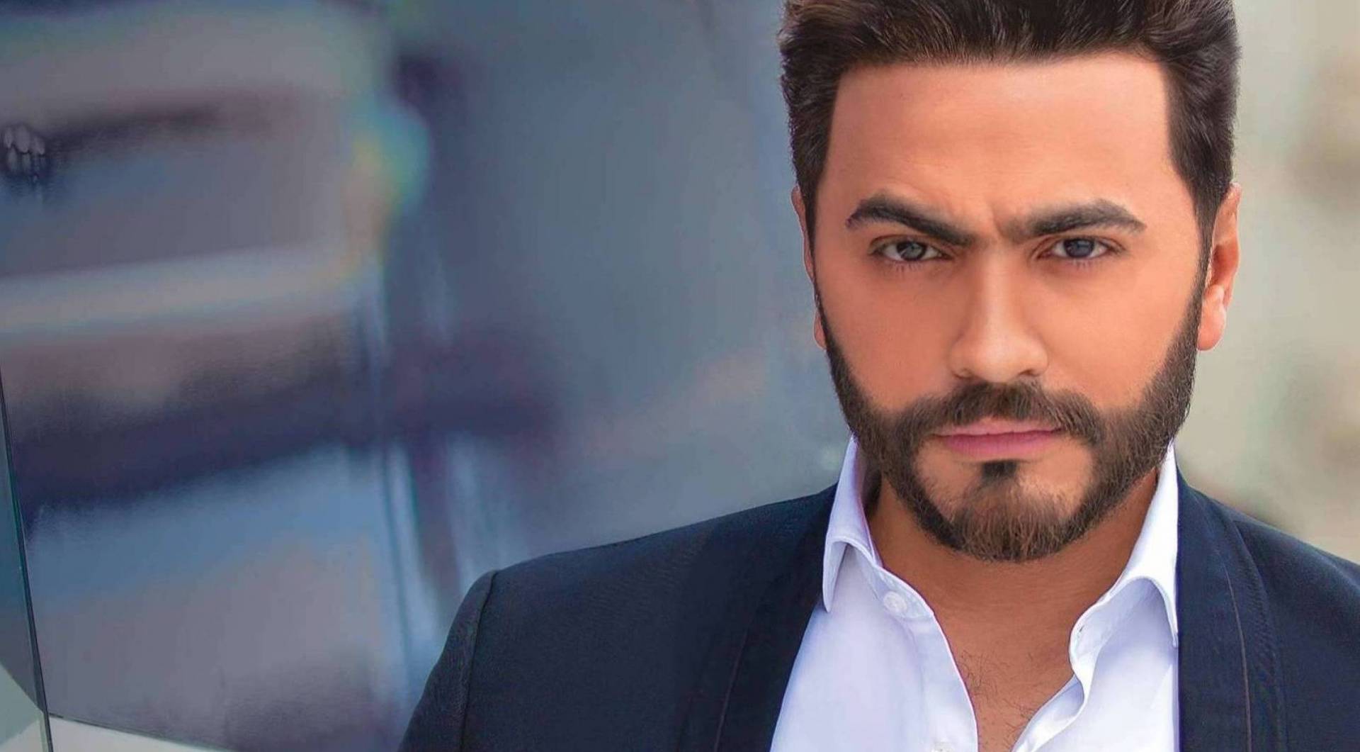 ردة فعل تامر حسني على رقص ابنته 