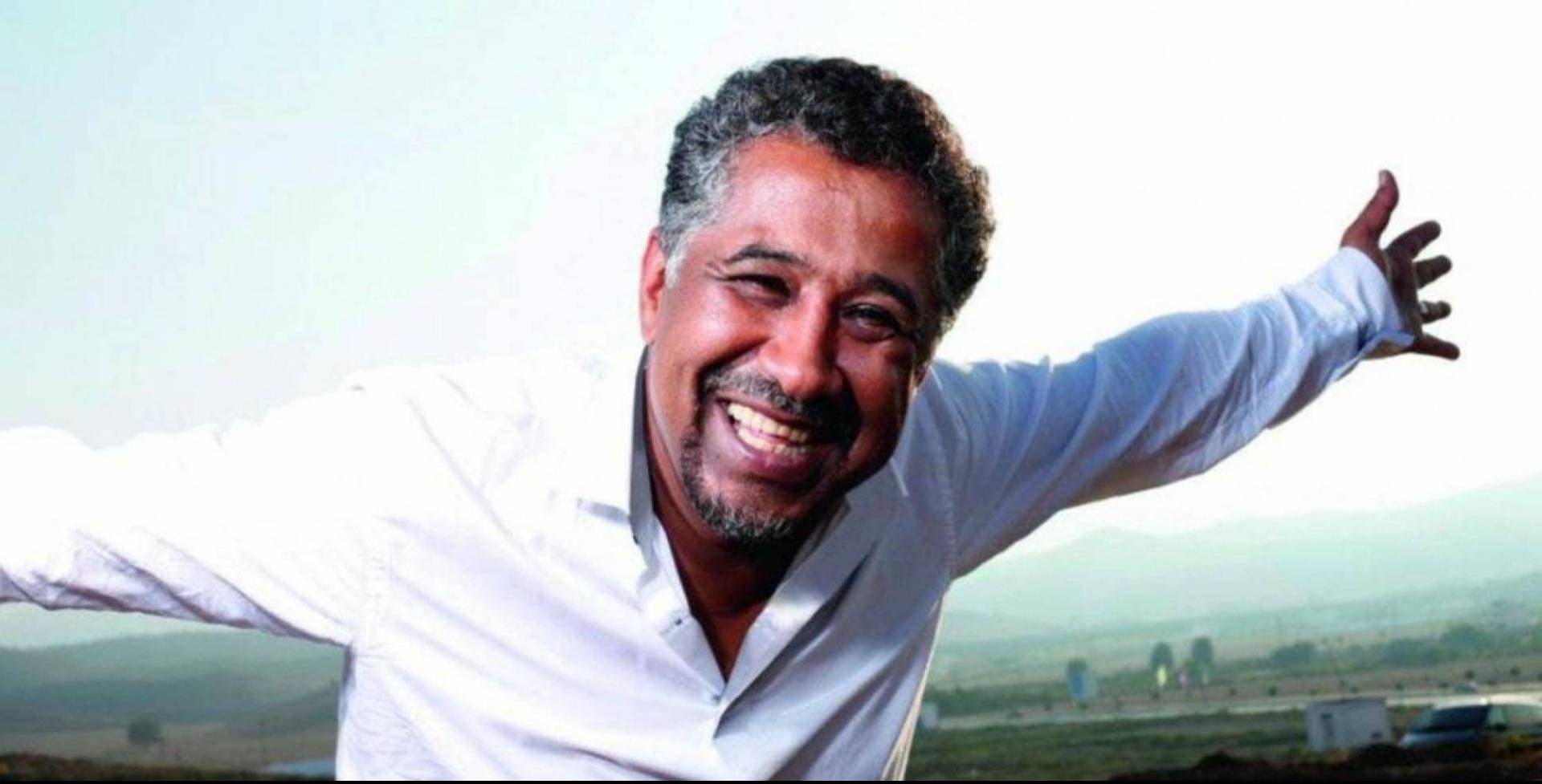 الشاب خالد بـ رد ناري على منتقدي ظهوره الضاحك مع إليسا في موسم الرياض