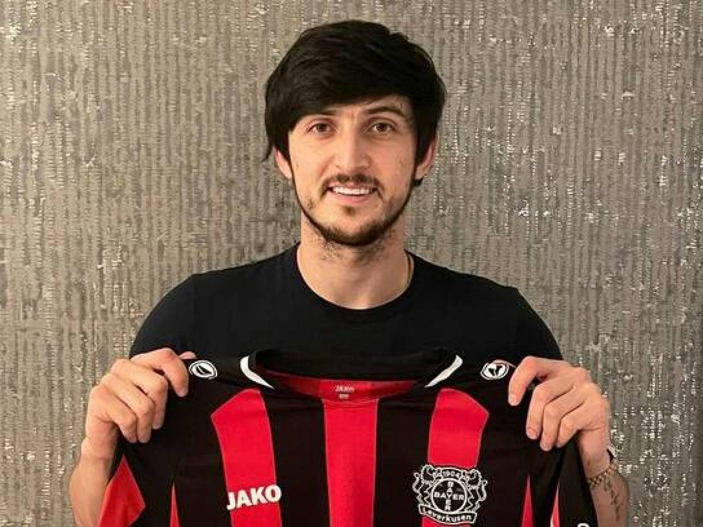 رسميا نادي باير ليفركوزن الألماني يتعاقد رسميا مع مهاجم منتخب إيران سرداد آزمون 