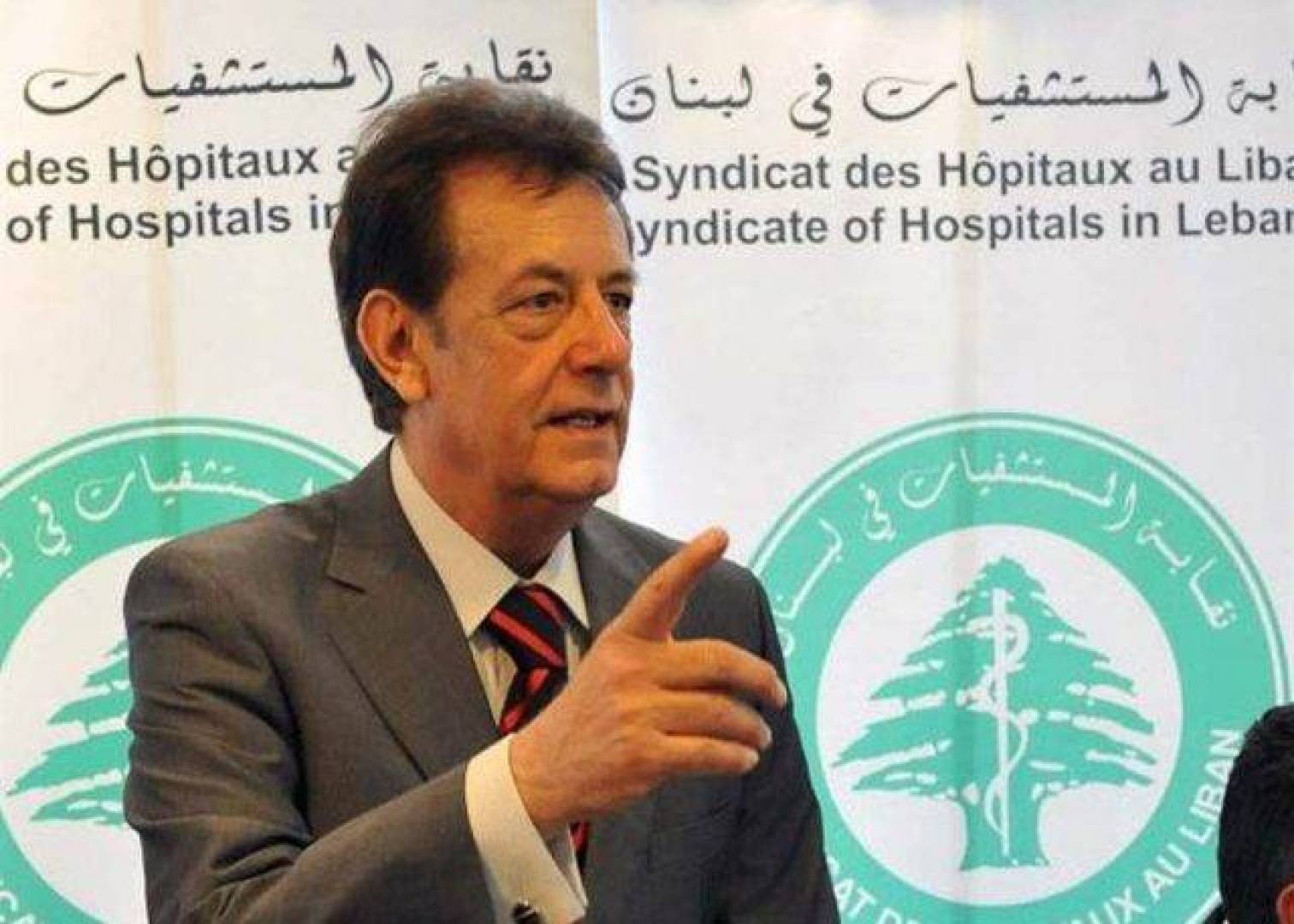 نقيب أصحاب المستشفيات: نقص الأدوية أخطر من نقص الأسرة والمستشفيات لن تعيد فتح أقسام كورونا المقفلة
