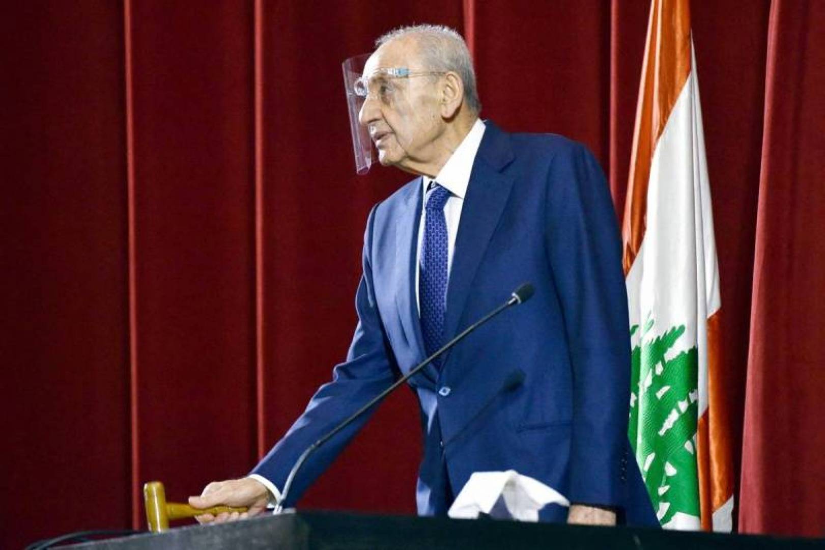 مرسوم فتح دورة استثنائية لمجلس النواب يتسبب بتصعيد بين بري وعون حول تفسير الدستور