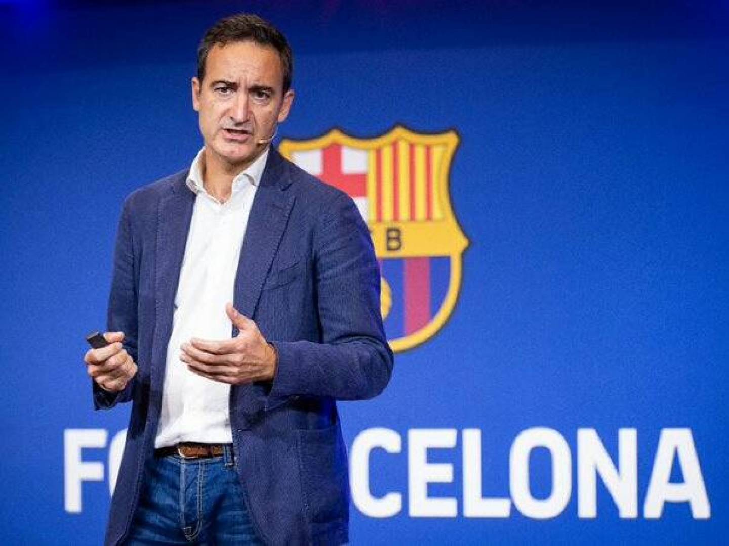 منقذ برشلونة من الإفلاس يعلن رحيله عن النادي لأسباب عائلية وشخصية