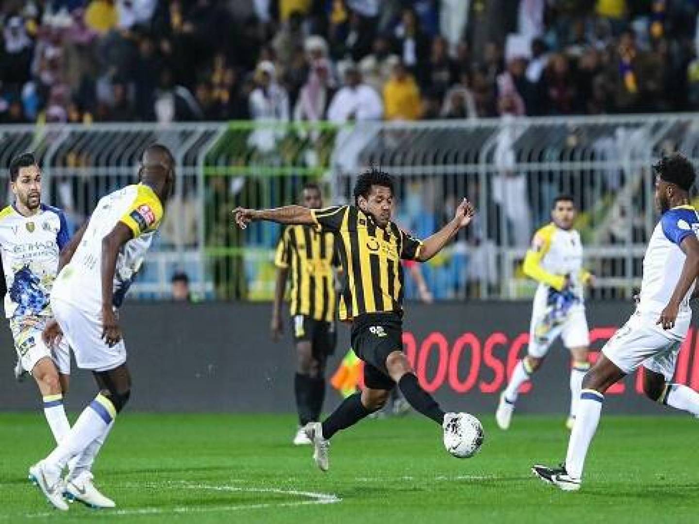 موعد قمة الكرة السعودية بين الاتحاد والنصر والقنوات الناقلة للمباراة اليوم