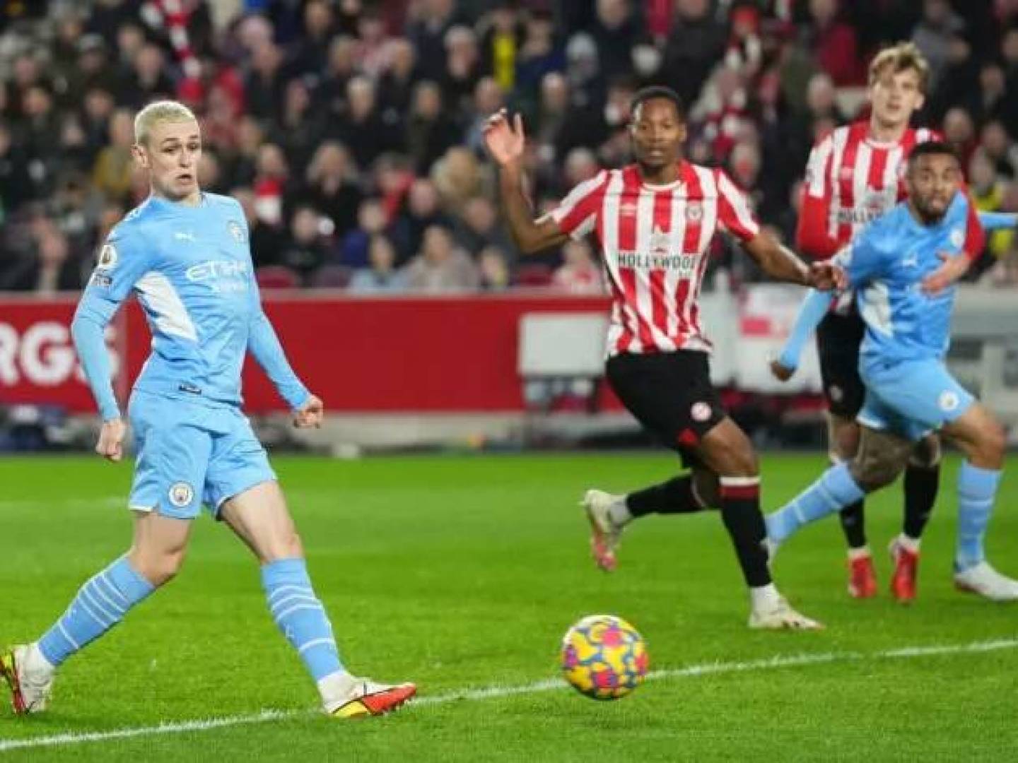 القنوات الناقلة لمباراة مانشستر سيتي ضد برينتفورد في الدوري الإنجليزي الممتاز لكرة القدم 