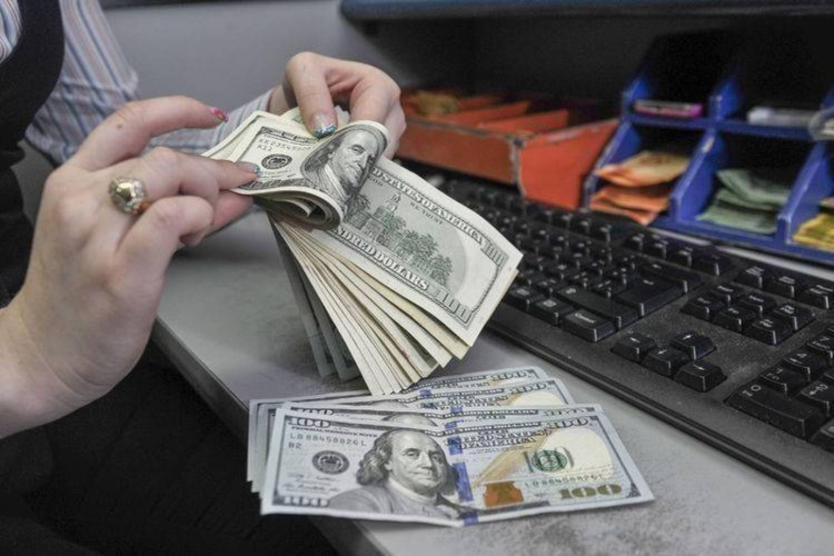 أسعار العملات ترتفع مقابل استقر سعر الدولار في السودان في السوق السوداء