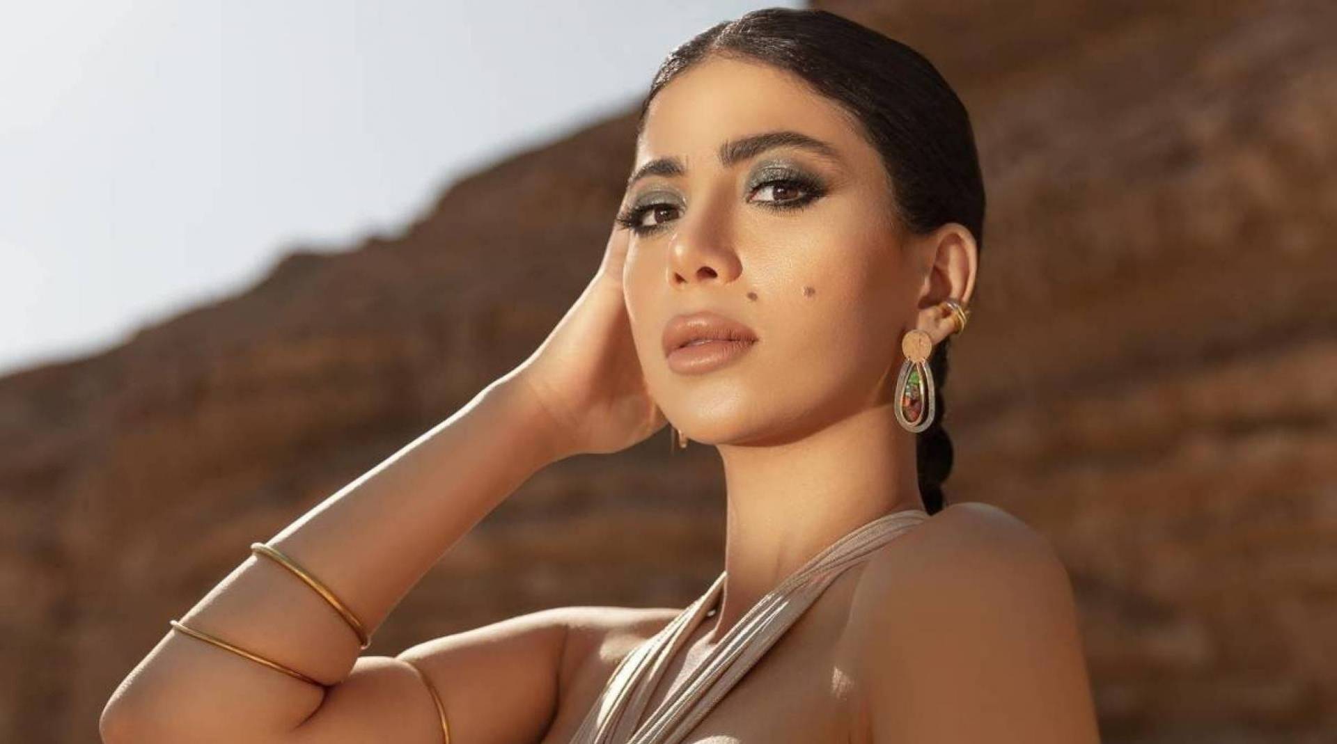 كارولين عزمي تكشف تفاصيل جديدة حول المتحرش بها وتعتذر من عائلته