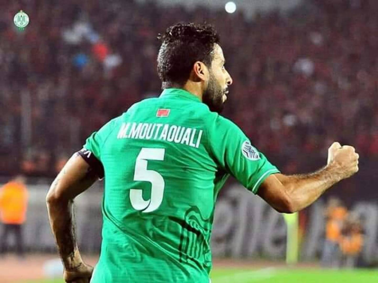 تتويج صانع ألعاب الرجاء المغربي محسن متولي بجائزة لاعب الإسبوع في الجولة الأولى من دوري أبطال أفريقيا 