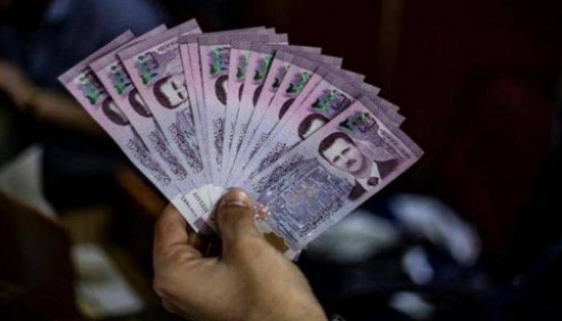 استقرار سعر الدولار في سوريا .. مقابل ارتفاع أسعار العملات في سوق السوداء