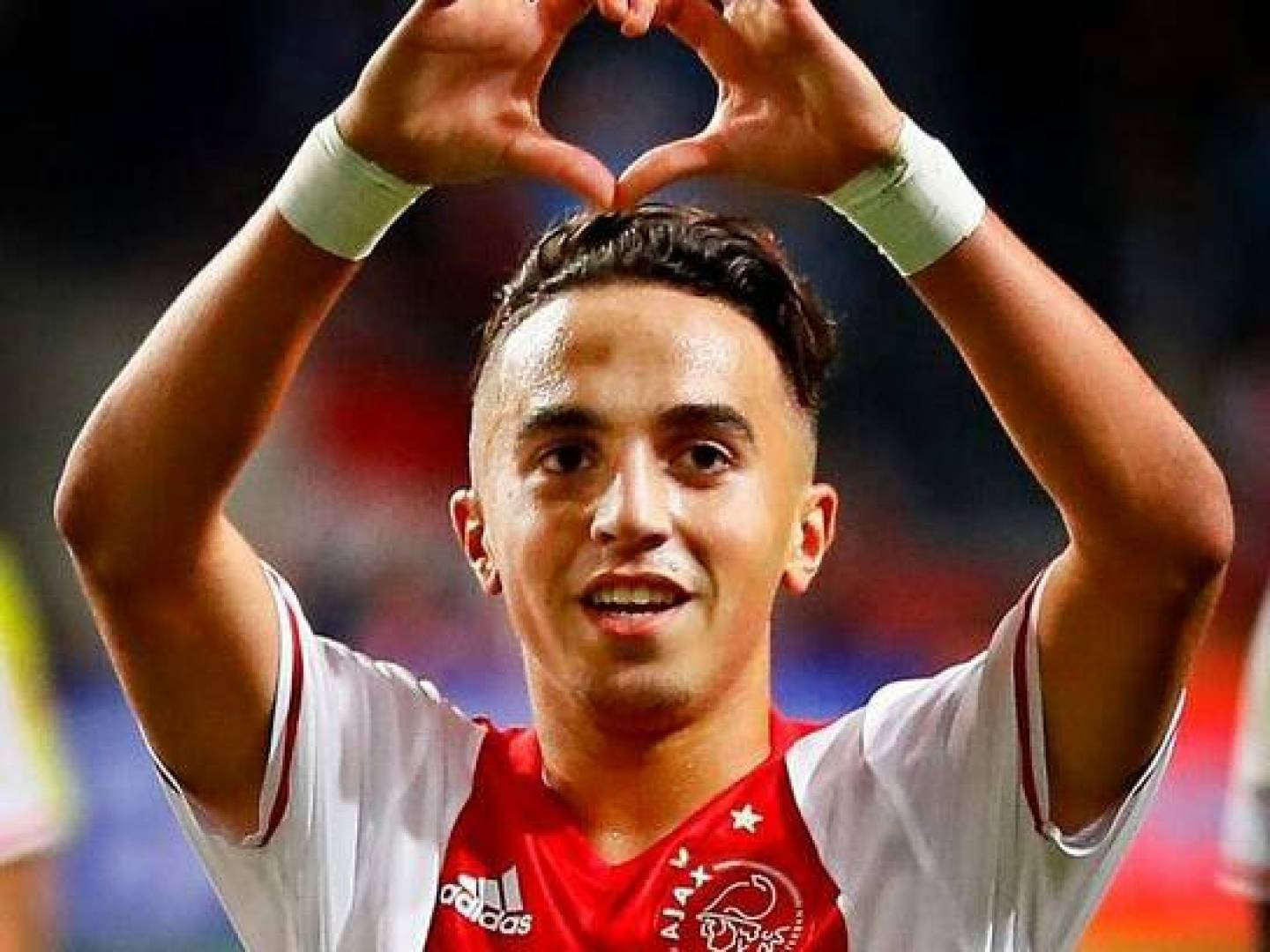 نادي أياكس أمستردام يوافق على دفع 8 ملايين يورو لعائلة لاعبه المغربي الأصل عبد الحق نوري بعد إصابته بتلف دماغي